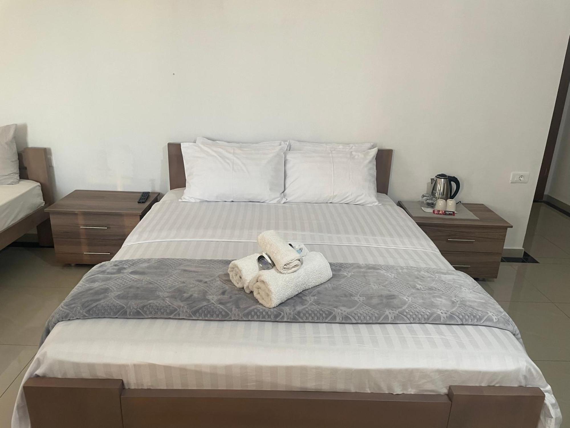 Hotel Majestic Struga Extérieur photo